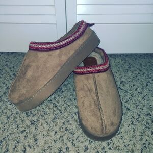 Journee Collection Conway Womens Clog Slippers Tan Chestnut Size 9/10